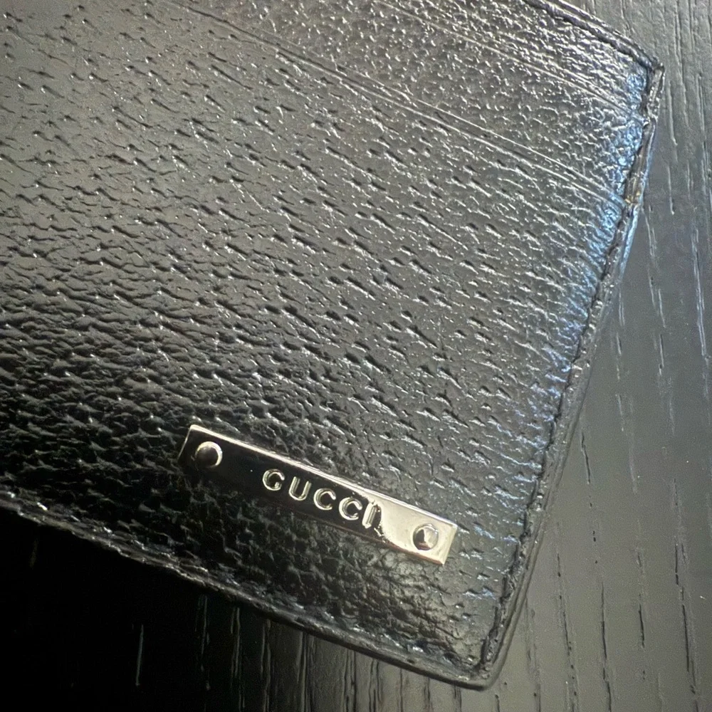 Store display excellent condition like new Gucci Black Card Holder with box